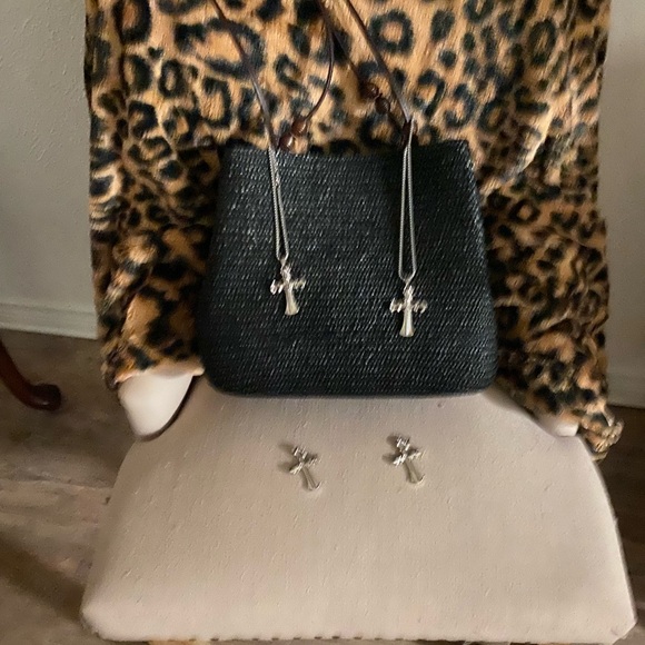 Elegant Black Woven Shoulder Bag - Picture 2 of 2